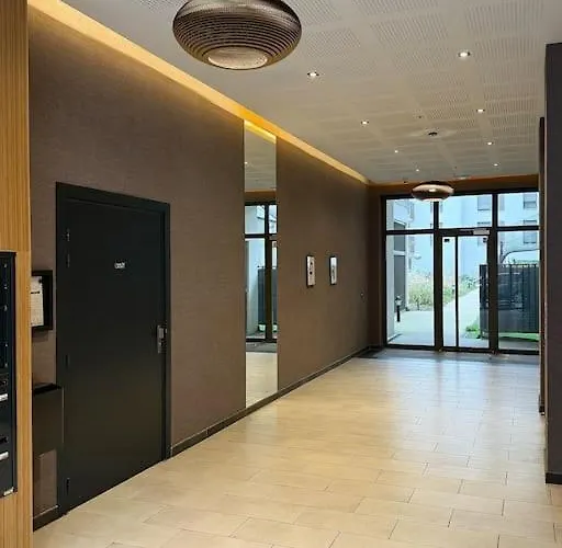 Appartement Moderne Avec Balcon Proche De Paris