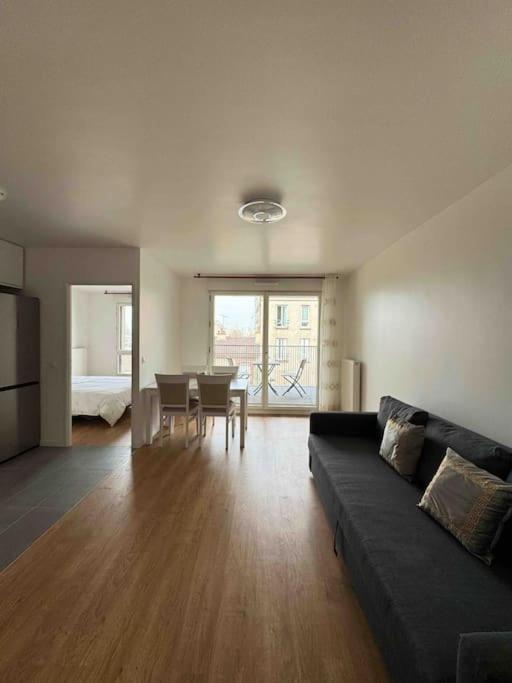 Moderne Avec Balcon Proche De Paris Appartement *